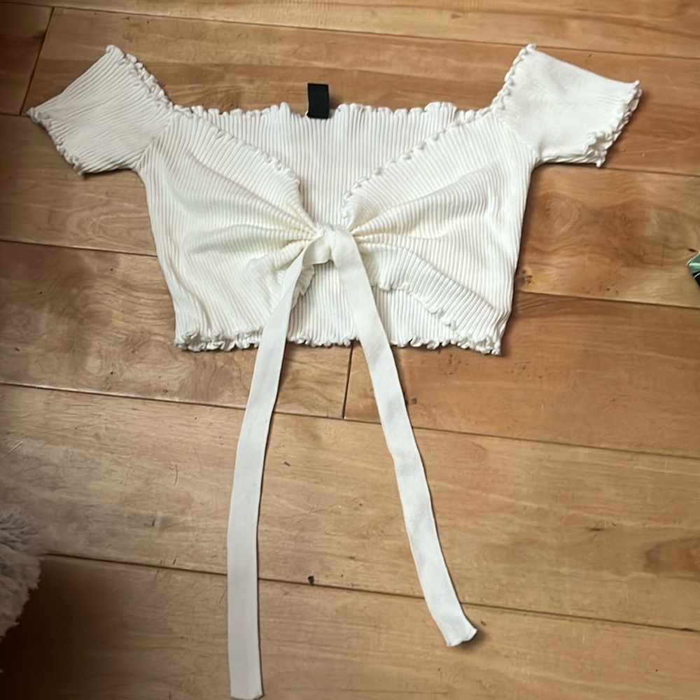 White ‘Windsor’ crop top that ties in the middle, size Medium